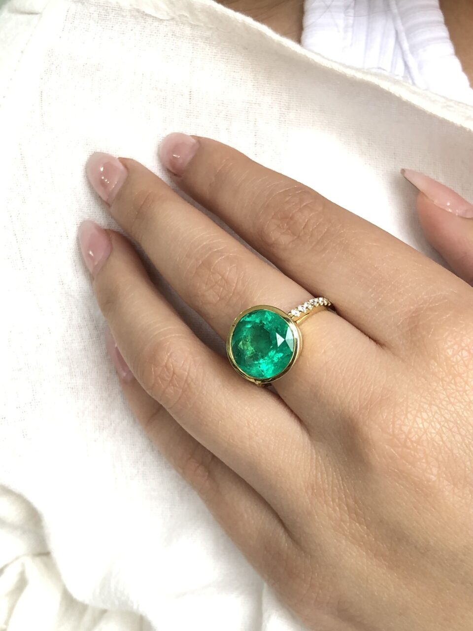 colombian emeralds, muzo emeralds, alpine green, emerald ring