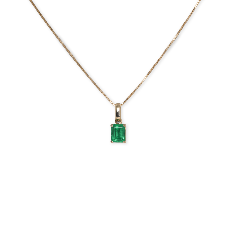 Classic emerald pendant
