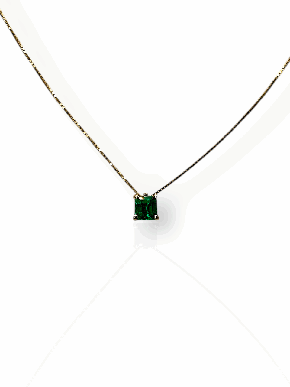 Classic emerald pendant
