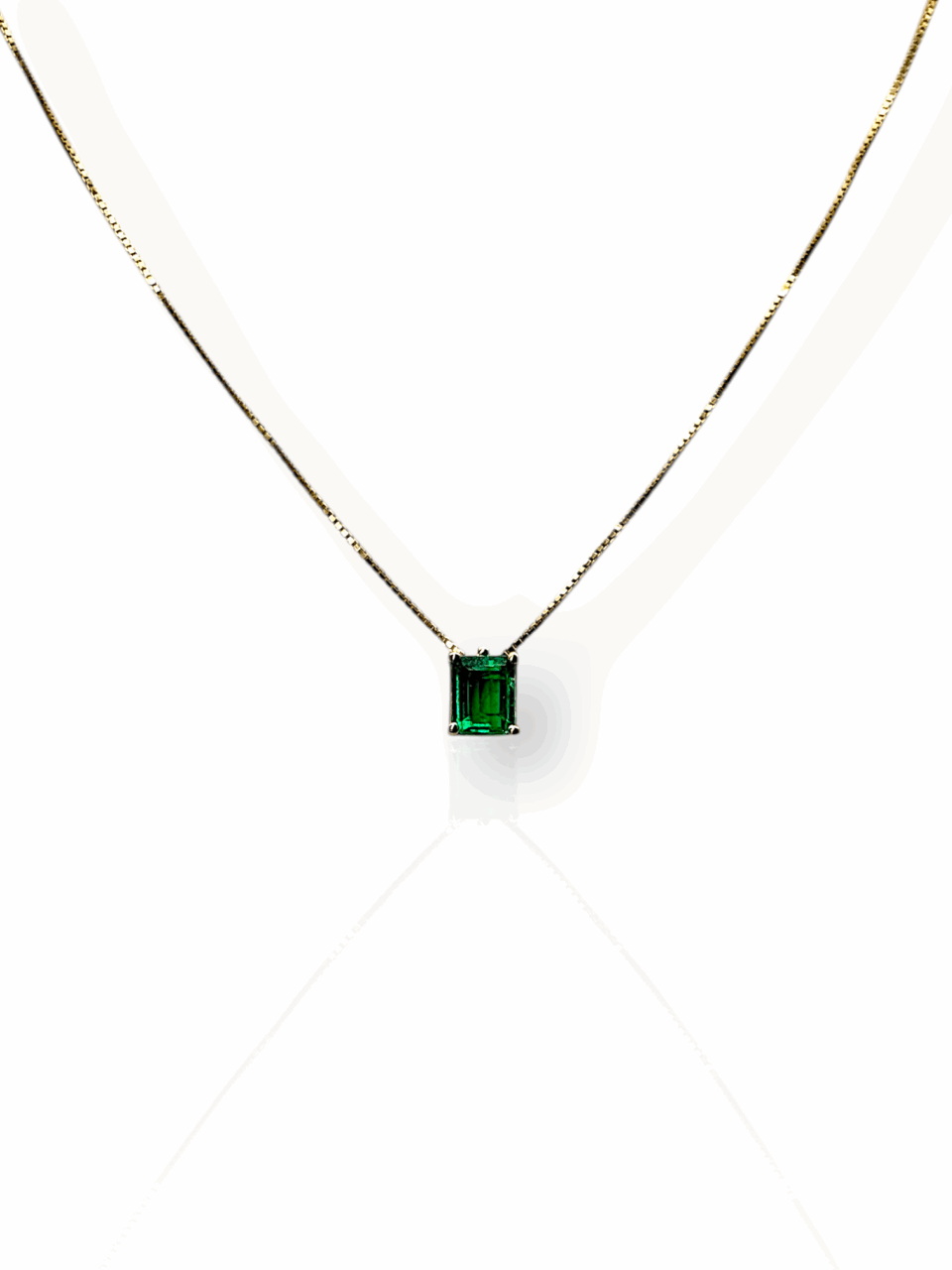 Classic emerald pendant