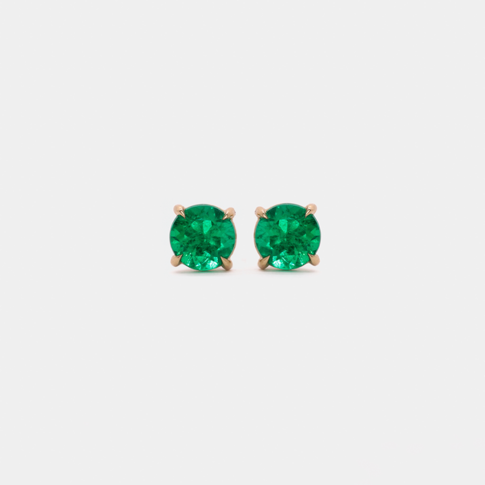 1.02 ct Classic round studs